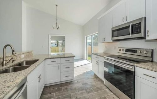 1897 Park Ave, Tarpon Springs, FL 34689-1911