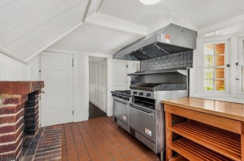 2041 Raritan Rd, Scotch Plains NJ  07076-4711 exterior