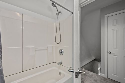 340 Parallel Ave, Pittsburgh PA 15210-3730 exterior