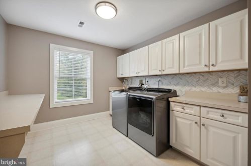 10 Devonshires Ct, Blue Bell PA  19422-2560 exterior