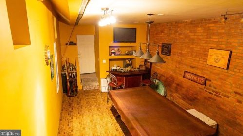 2927 Derry St, Harrisburg PA 17111-1644 exterior