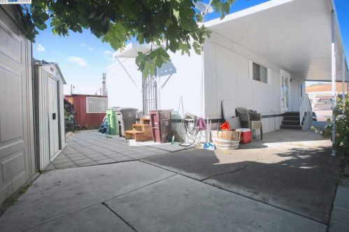 28819 Pluto St, Hayward CA  94544-5929 exterior