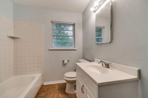 615 Belt Line Rd, Richardson TX  75080-5851 exterior