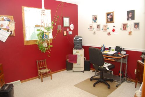 711 Harrison Ct, West Bend WI  53090-1800 exterior