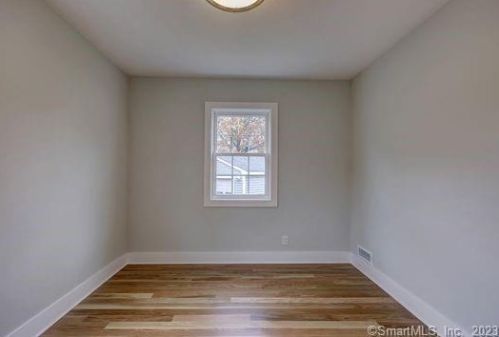 242 Meadowside Rd, Milford CT  06460-4528 exterior