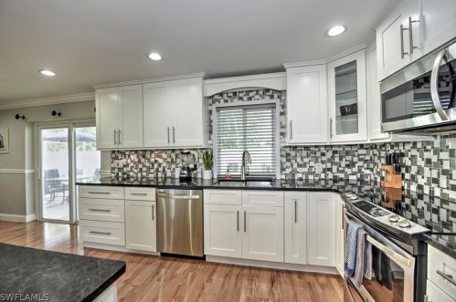 1453 15th St, Cape Coral, FL 33909-1573