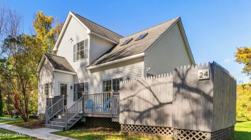 24 Cactus St, Sheffield, MA 01257-9571