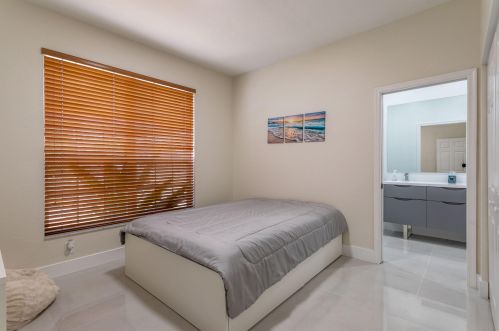 3471 177 Ave, Hollywood FL 33029-1672 exterior