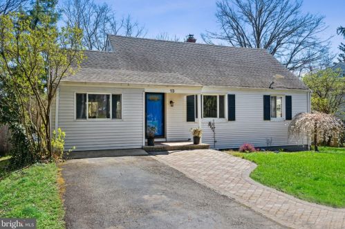 13 Dorann Ave, Princeton, NJ 08540-3905