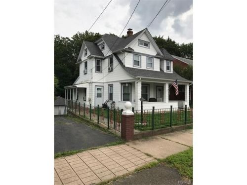 2 Antrim Ave, Airmont, NY 10901-5602