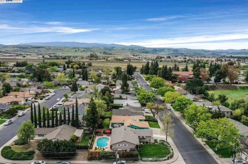 1220 Hillcrest Ave, Livermore CA  94550-4923 exterior