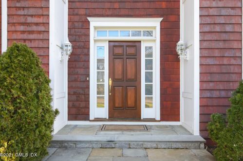 39 Lockwood Ln, Riverside, CT 06878-1713