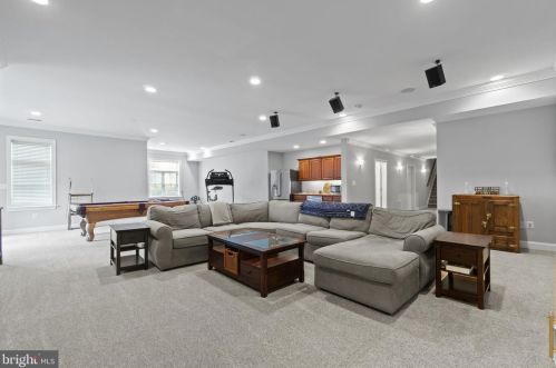 17621 Stonegait Ct, Round Hill VA  20141-2264 exterior