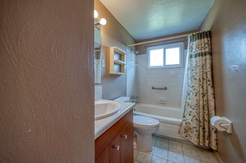 632 Macbeth Dr, Pittsburgh PA  15235-4612 exterior