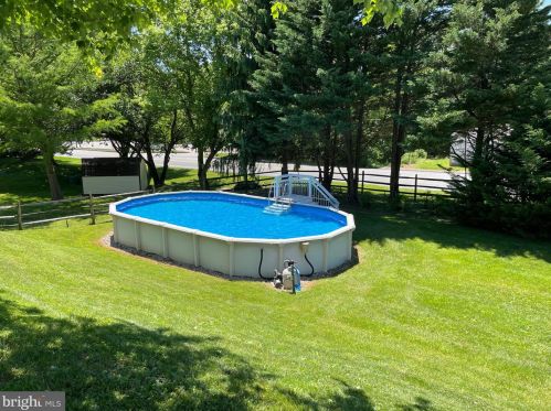 65 Woodland Dr, Shrewsbury PA  17361-1233 exterior