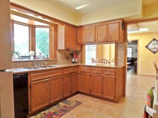 10232 Greenview Dr, Thiensville, WI 53092-5715