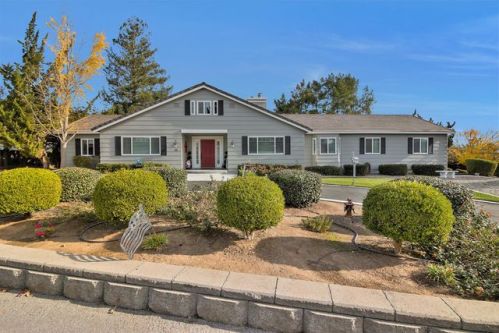 85 Franks Dr, Hollister, CA 95023-6341