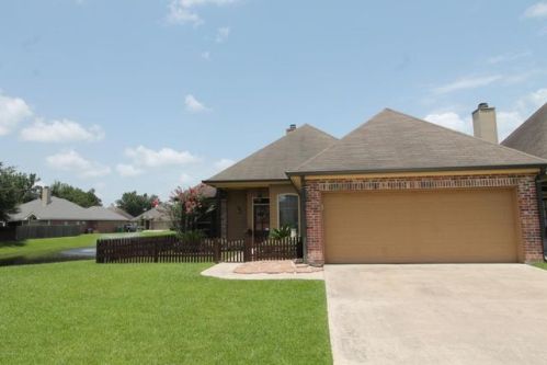 103 Megans Way Dr, Youngsville, LA 70592-5533