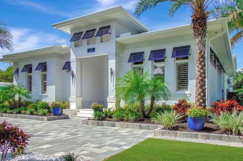 665 10th St, Naples, FL 34117-9329