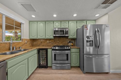 9721 Siwanoy Dr, Desert Hot Springs CA  92240-1330 exterior