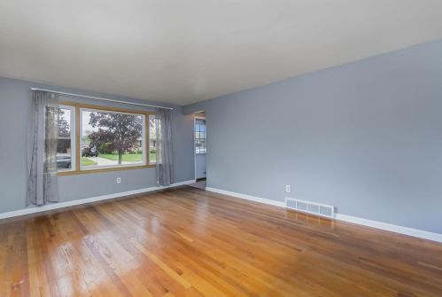 6710 New Hampshire Ave, Hammond, IN 46323-1956