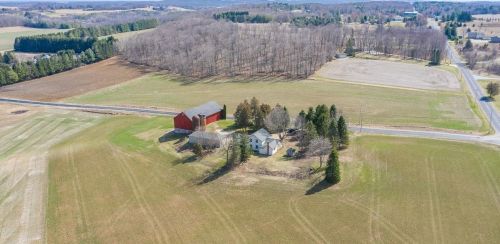 4478 Beaver Dam Rd, West Bend, WI 53090-9305