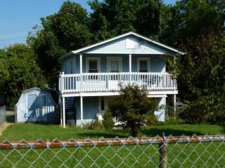 1372 Farragut Ave, Kingsport, TN 37664-3758
