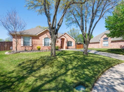 5701 Northcrest Dr, Lewisville TX  75028-4803 exterior