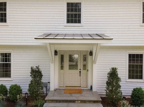 12 Falmouth Rd, Stamford CT  06903-2312 exterior