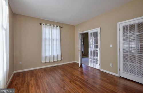 4 Millennium Dr, Columbus NJ  08022-2250 exterior