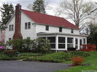 203 South St, Highland, NY 12528-2440