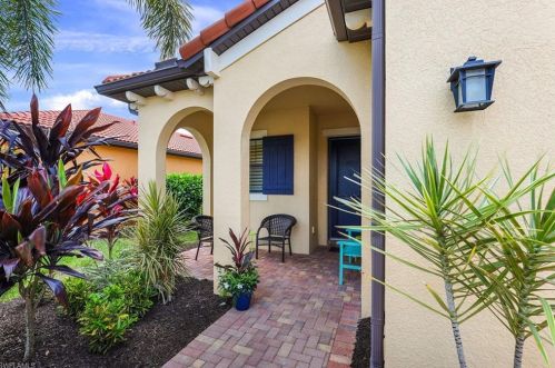 1294 Manado Dr, Naples, FL 34113-8470