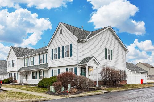 6328 Lakeview Dr, Darbydale, OH 43123-9355