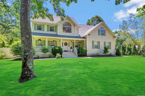 3 Cheryl Dr, Shoreham, NY 11786-2356