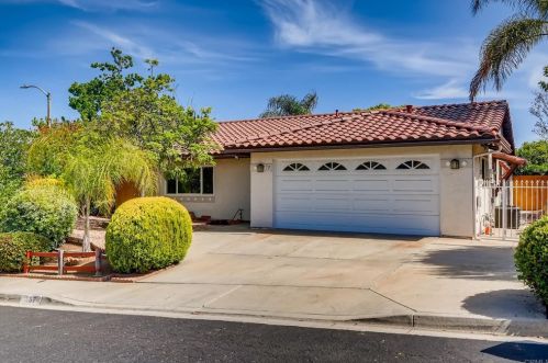 757 Honeydew Ln, Vista CA  92084-3115 exterior