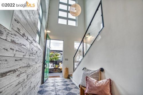 2842 Helen St, Oakland, CA 94608-4026