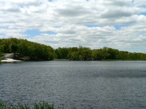 15 Appleseed Rd, Wantage NJ  07461-4733 exterior