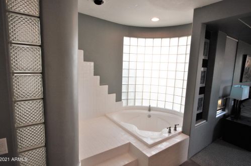 15904 Thistle Dr, Scottsdale AZ 85268-4347 exterior