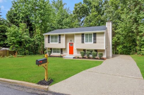 5477 Martins Crossing Rd, Stone Mountain GA  30088-1745 exterior