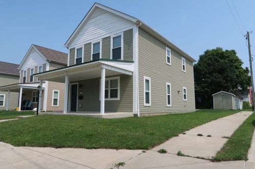 414 6th St, Jeannette, PA 15644-2241