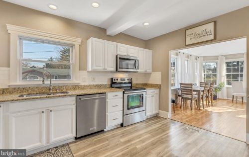400 Albany Ave, Barrington NJ  08007-1035 exterior