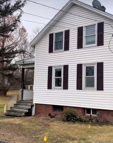 50 West St, Windsor Locks, CT 06096-1843