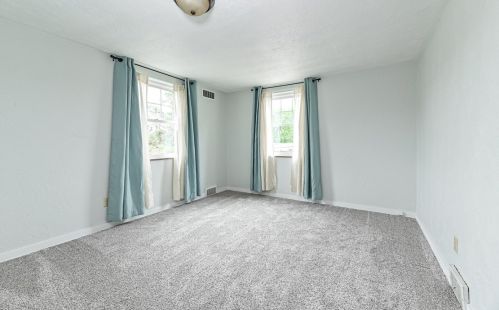 3437 Pinewood Dr, Whitaker PA  15120-1367 exterior