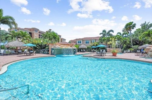 575 El Camino Real, Naples FL  34119 exterior