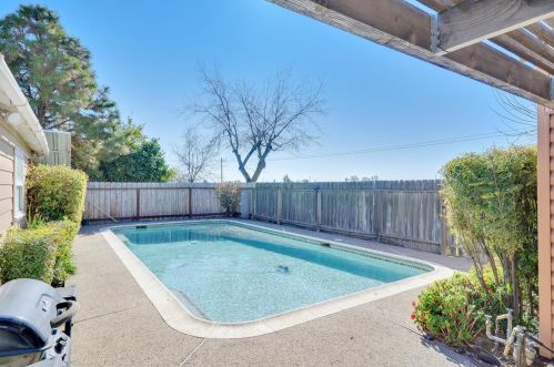 6398 Pine St, Lodi, CA 95240-0847