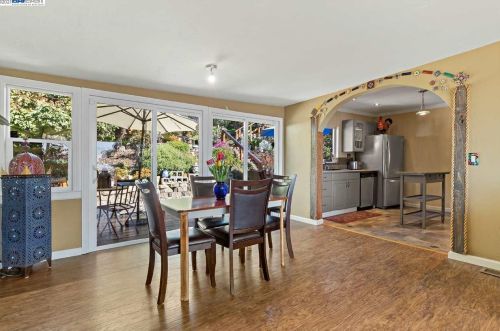 7950 Hillmont Dr, Oakland CA  94605-3521 exterior