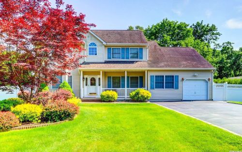 2 Rosewood Ct, Lake Grove, NY 11755-1639