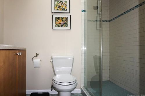 180 Long Hill Rd, Wallingford CT  06492-4934 exterior