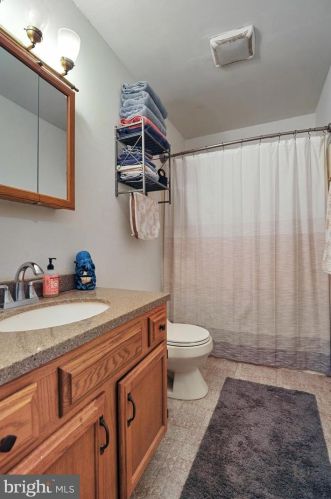 18 Greenway Ln, Dover DE  19904-6588 exterior