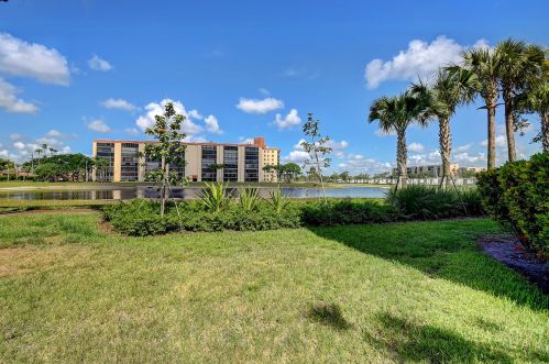 6650 Oriole Blvd, Delray Beach FL  33446-3513 exterior